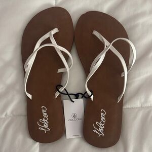 NWT VOLCOM STRAPPY SANDALS